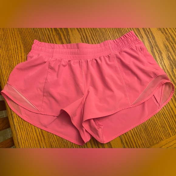 Lulu lemon hotty hot shorts - Picture 1 of 3